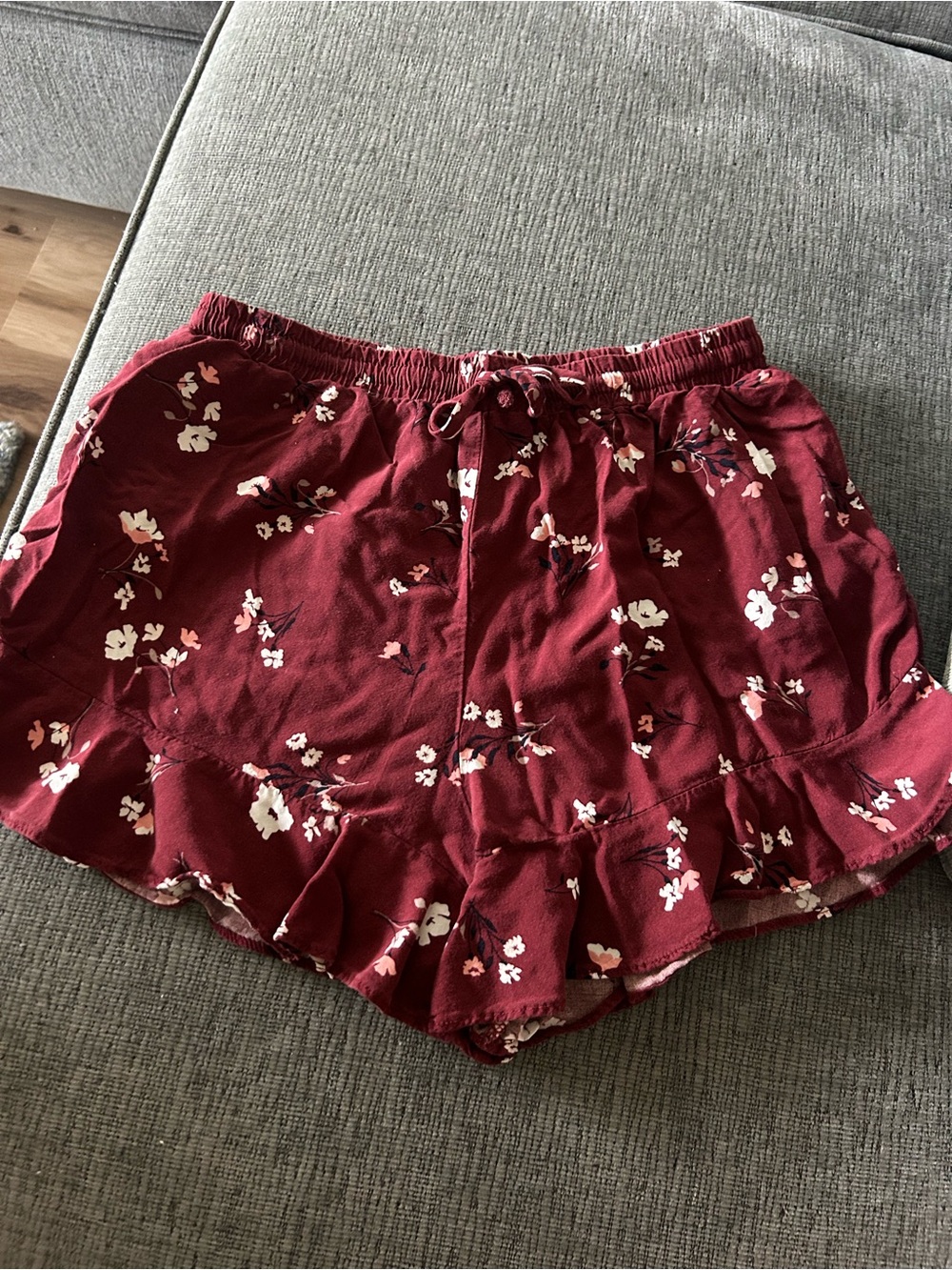 Red Floral Ruffle Hem Shorts- size S